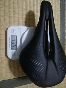 軽量コンフォートサドル139ｇ　240ｍｍ-155ｍｍ