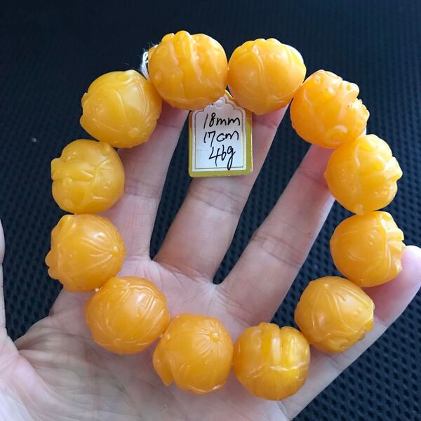 琥珀 油蜜蝋 大玉18mm 可愛い12干支雕り ブレスレット