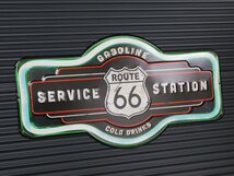 【ROUTE66・SERVICE STATION／ルート66 ネオン】※《エンボスメタルサイン》 アメリカン雑貨　エンボス看板　ブリキ看板　32_画像1