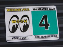 【MOONEYES・ムーンアイズ】※《レジストレーションステッカー・４月 》※ 車検ステッカー　ハワイ　(DM212-04)_画像1