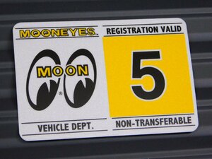 【MOONEYES・ムーンアイズ】※《レジストレーションステッカー・５月 》※ 車検ステッカー　ハワイ　(DM212-05)