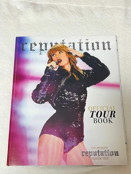 Taylor Swift 2018 reputation STADIUM TOUR BOOK 