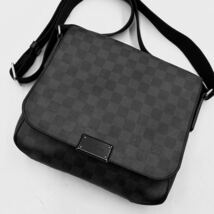 1円【極美品】LOUIS VUITTON ルイヴィトン ディストリクト PM ダミエグラフィット メンズ ショルダーバッグ サコッシュ ポシェット 黒色_画像1