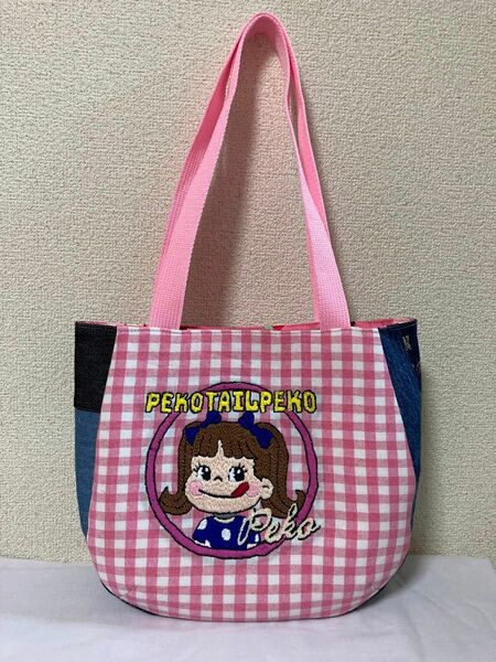 ハンドメイド　ペコちゃん刺繍　ラウンドトートバック　ピンクチェック