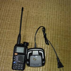 UV-5R PLUS 広帯域受信機 中古品　傷使用感あり