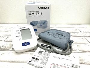 【K】オムロン　上腕式血圧計 HEMー8712　中古品　コンパクト　電池式　ヘルスケア　測定器　動作確認済　【3493】T