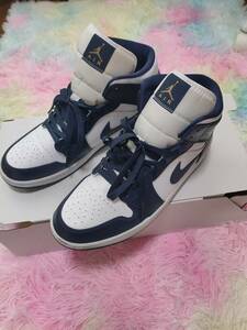 NIKE　Air Jordan 1 Mid　ホワイト/オブシディアン/メタリックゴールド