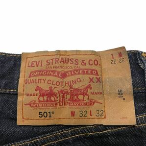 135周年 漢の501濃紺 Levi’s 501 W32ストレート メンズ ジーパン デニム 08501-0042 紙パッチ 濃い濃い ボタン裏3073の画像7