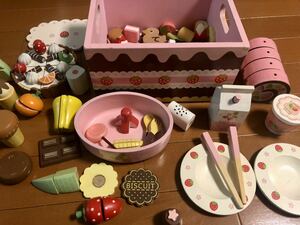 child . used wooden toy fruit mother garden toy playing house 