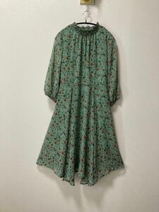 【美品】【URBAN RESEARCH】グリーン花柄ロングワンピース 　裾アシンメトリー 　フリーサイズ　