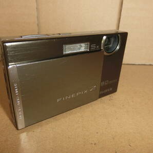 Fine Pix Z100fd 中古 800万画素ＣＣＤ 光学5倍ズーム Ｙ３の画像4