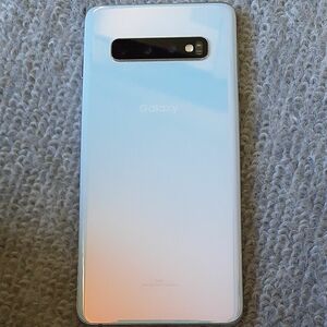 スマートフォン　スマホ　本体　 Galaxy　S10　