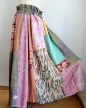 絹などの着物リメイク●パッチワーク ギャザーロングスカート●花モチーフ、花柄●ハンドメイド_画像4