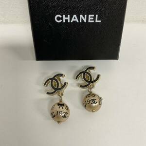 .KZ363-60* CHANEL| Chanel 06A here Mark imite-shon pearl ball turtle rear ribbon Vintage earrings box equipped 