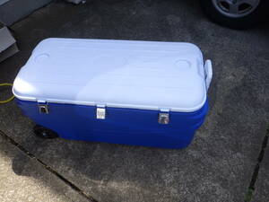 1 start field a(FIELDOOR) cooler-box 150L used.