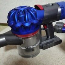 dyson ダイソン コードレスクリーナーDC35 HH11 掃除機 サイクロンコードレスクリーナー ジャンク品_画像3