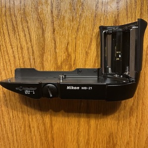 ニコン Nikon MB-21 バッテリーグリップの画像1