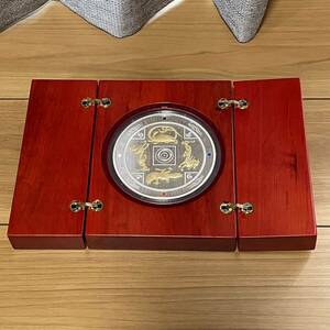 【1円】クック諸島 古代四神図 超大型銀貨 1㎏ 純金装飾 シルバーコイン 木箱ケース付き (KO)