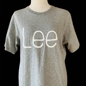  medium size, but shoulder width 43 Lee T-shirt big print gray M