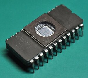 三菱 M5L2716K (EPROM) [管理:SA1374]