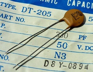 ニチコン DT-205 セラミックコンデンサ (50V/330pF) [20個組].b