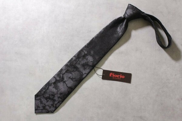 【FIORIO】フィオリオ アーティスティックなブラック織り模様ネクタイ 新品未使用 1.5万円程度