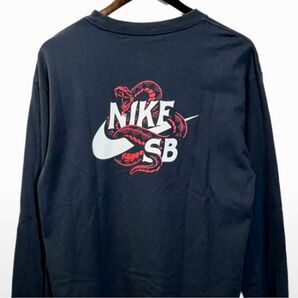 NIKE SB 超人気ロンT ブラック Lサイズ　レッドスネークロゴNIKEのSB 長袖Tシャツ 古着 背面にロゴ