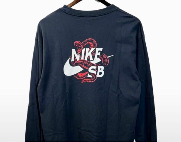 NIKE SB 超人気ロンT ブラック Lサイズ　レッドスネークロゴNIKEのSB 長袖Tシャツ 古着 背面にロゴ