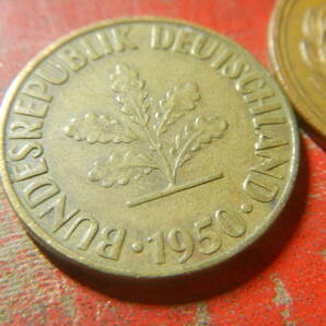 外国・西ドイツ／１０ペニヒ黄銅張りスチール貨（1950年F） 240430の画像3