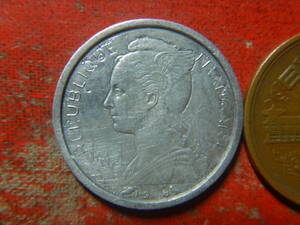 外国・フランス領ソマリランド／１フラン・アルミニウム貨（1959年）：発行枚数50万枚（※薬品による洗浄の痕あり？）　240504
