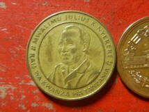 外国・タンザニア／１００シリンギ黄銅張りスチール貨（1994年）　240512_画像2