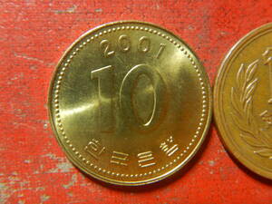 外国・韓国／１０ウォン黄銅貨（2011年）　240504