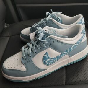 Nike WMNS Dunk Low ESS B　ナイキ　 ウィメンズ ダンク ロー ESS ブルーペイズリー　スニーカー　靴