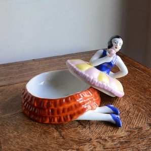 アンティークデザイン 人形 雑貨 置物 女性 モチーフ 陶器オブジェ アクセサリートレイ フィギュアドール ヴィンテージ 美女ポットの画像2