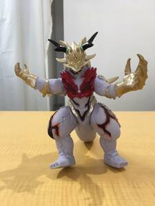 C-614 100円スタート　ウルトラ怪獣DX　ベリアル融合獣　サンダーキラーソフビフィギュアバンダイ特撮