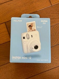【新品未開封】 富士フイルム Instax mini12 クレイホワイトインスタントカメラ チェキ