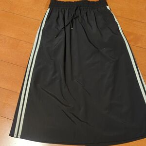 再お値下げ♪ロングスカート　新品 adidas風　シャリ感