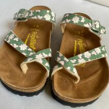 セール 即決1円 BIRKENSTOCK papillio ビルケンシュトック パピリオ アリゾナ サンダル 23.0cm 合成皮革 花柄 ナチュラル 春夏 女性 靴_画像2