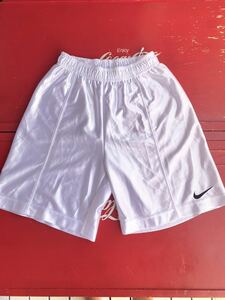 セール 即決1円 150★美品★【NIKE/ナイキ】ジュニア　ドライ バスケットボールショーツ　ハーフパンツ　 サイズ150