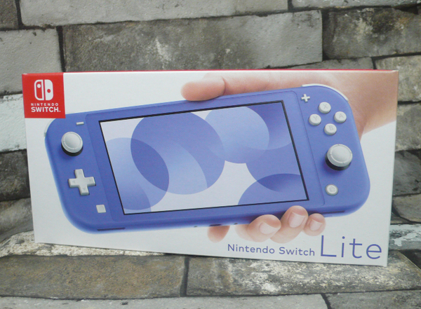 送料込み 新品未開封 ニンテンドースイッチライト本体 Nintendo Switch ブルー 保証欄未記入