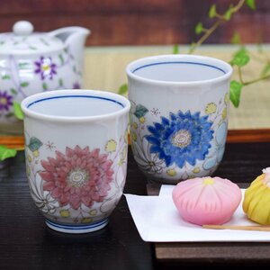 送料無料！ 九谷焼 夫婦湯のみ 花はな　陶器 和食器 伝統工芸 ペア 湯呑み茶碗 和柄 お茶 茶器 おうち時間 即決 美品 新品 未使用