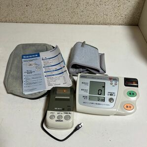 【中古】オムロン デジタル自動血圧計 HEM-759P ファジィ プリンタ付き まとめて OMRON 血圧計 健康用品 通電のみ確認済の画像1