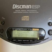 SONY ソニー 　Discman ポータブルCDプレーヤー D-321　ディスクマン 本体　中古　カバー　イヤホンつき　レトロ　通電のみ確認済 まとめて_画像2
