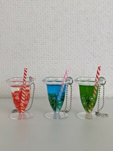 ミニミニカラフルソーダ　ストロベリー　キウイ　キーホルダー　ボールチェーン　食玩フィギュア　コンプ　夏　フルーツ　喫茶　ドリンク