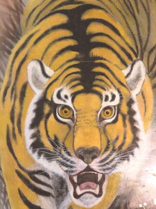 Art hand Auction JY1442◆◇ Hanging scroll by Yuho Kano, a picture of a fierce tiger with a sacred stone that wards off disasters, 150 cm tall, a new hanging scroll by a contemporary artist◇◆ Hanging all year round, everyday hanging, good luck, lucky charm, ward off evil, prayer for safety, Japanese painting, Painting, Japanese painting, Flowers and Birds, Wildlife