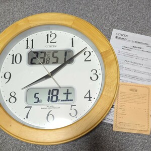 CITIZEN 電波時計（カレンダー温度湿度表示付掛時計）4FYA04-0 Z0410G 