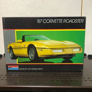 165 未組立 MONOGRAM モノグラム　1/24　87 1987 CORVETTE ロードスター シボレー　コルベット プラモデル 模型 オープンカー 車