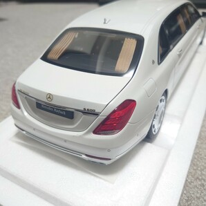 オートアート 1/18 メルセデスベンツ マイバッハ S600 プルマン ホワイト 76296 AUTOart MERCEDES MAYBACH PULLMANの画像9