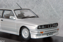 ● 1/43 BMW 〓 M3 ( E30 ) / 1987年 シルバー メタリック 〓 ミニチャンプス ミニカー MINICHAMPS_画像3