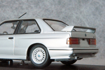 ● 1/43 BMW 〓 M3 ( E30 ) / 1987年 シルバー メタリック 〓 ミニチャンプス ミニカー MINICHAMPS_画像9